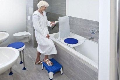 U kunt ervoor kiezen om eventueel ook een draai-transfer-schijf op uw badlift te plaatsen. Dit maakt het in- en uitstappen (waarbij u uw benen over de badrand moet draaien) nog eenvoudiger.